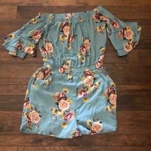 Xhiliration Floral Romper Size Medium